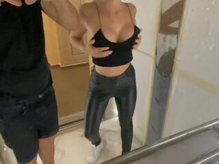 Elevator souložit s cizinec byl tak sexually aroused - cock22squirt