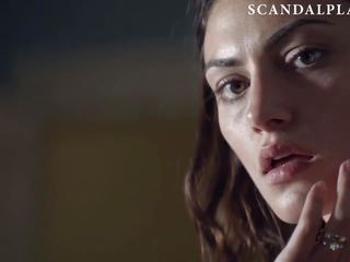 Phoebe tonkin khỏa thân cảnh từ hoa trên scandalplanet