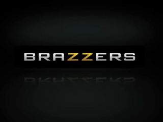 Brazzers - liels bumbulīši pie skola - moderns vāvere aina.