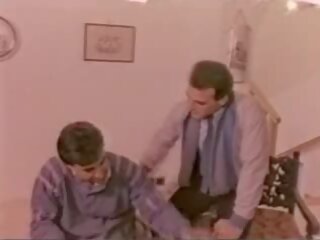 Yunani xxx film stin glyfada ena krevati gia pente (1984)