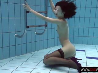 Underwater swimming femme fatale Vera Brass