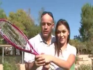 Tvrdéjádro špinavý klip na the tenis soud